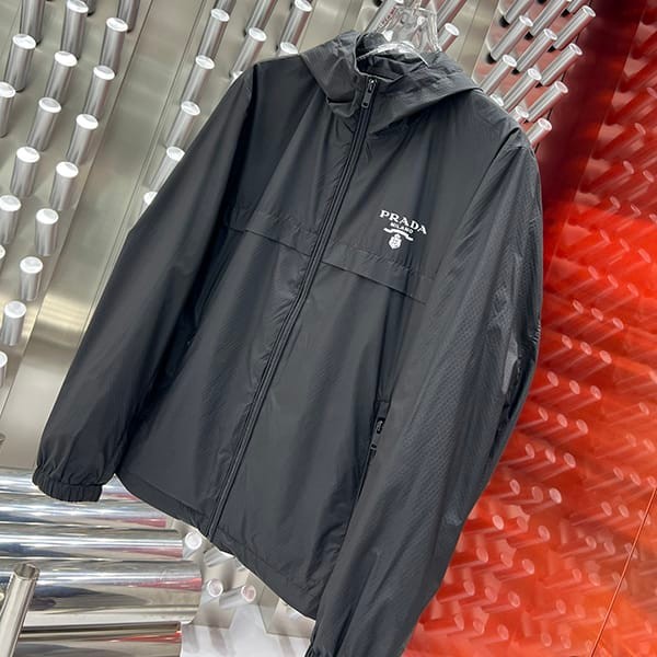 人気No1プラダ n級品 Re-Nylon ウィンドブレーカー ジャケット puy15322